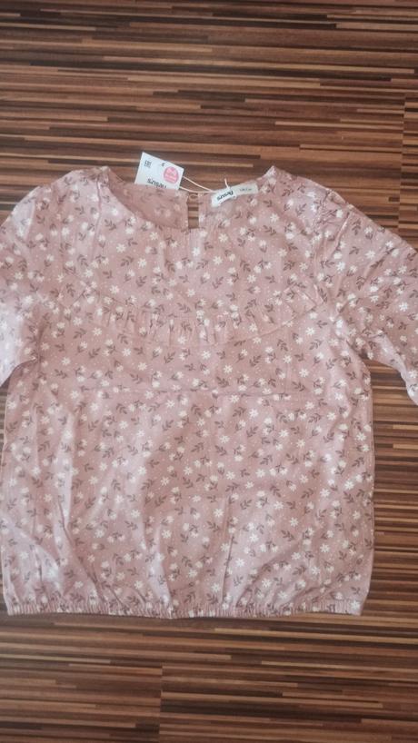 Nove jednorozec tricka a barbie saty, 122–134