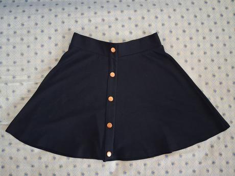 Čierna suknicka v.s, s