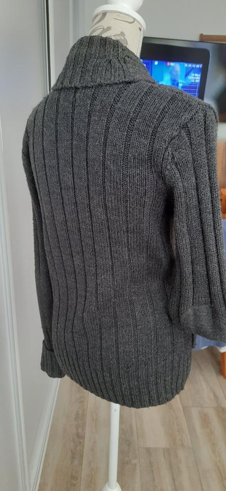 Teplý, dámsky sveter, s