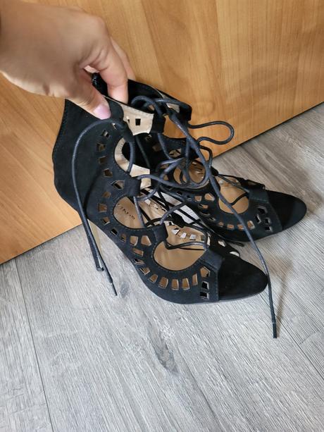 Čierne dámske šnurovacie sandálky, 39