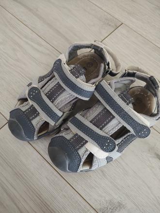 Sandálky, 28