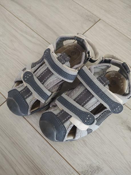 Sandálky, 28