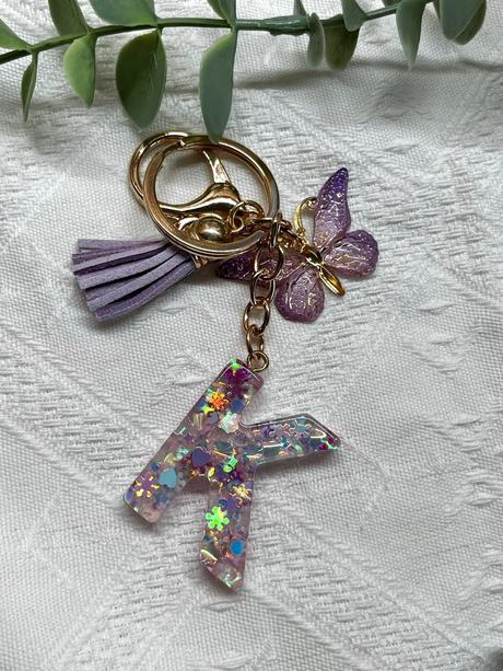 Ručne vyrobené živicové kľúčenky, 