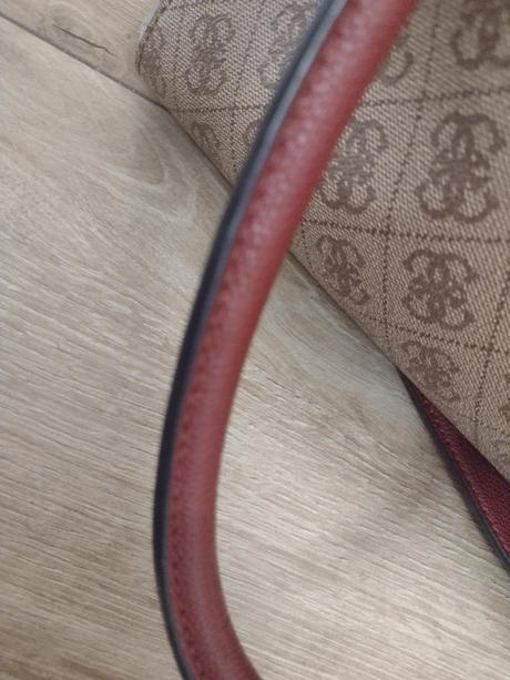 Kabelka guess, guess