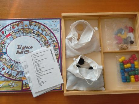 Súbor spoločenských hier v drevenom boxe,