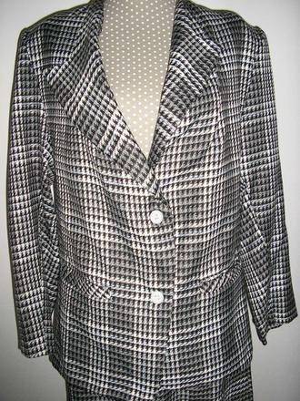 1003. dámsky kostým, xxl