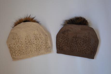 Čiapočka s brmbolcom a kamienkami, 92 - 158