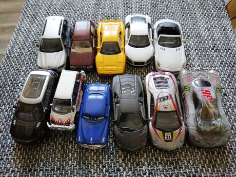 Mam na predaj kovové autíčka,
