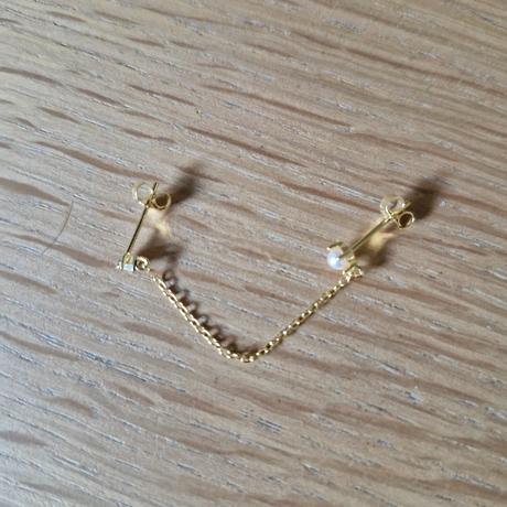 Dvojitá náušnica s retiazkou, 