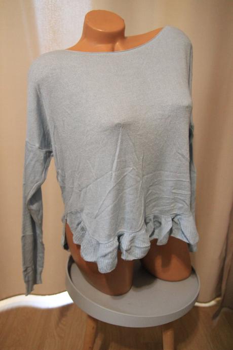 Bledo modrý svetrík s volánmi, l, l