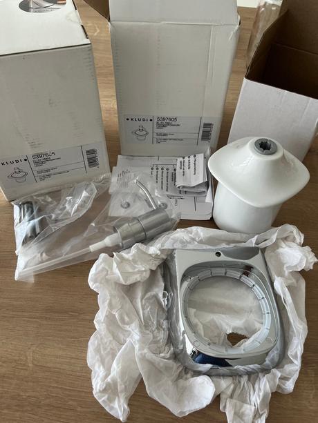 Kúpeľňové príslušenstvo - nové,