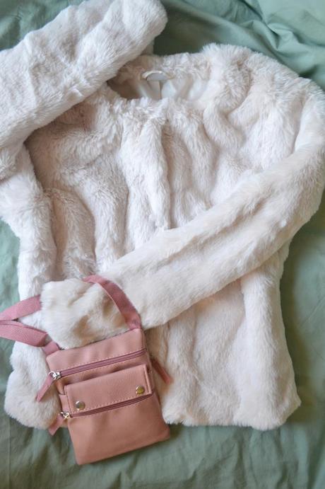 Púdrovo ružová crossbody nastaviteľný trak,
