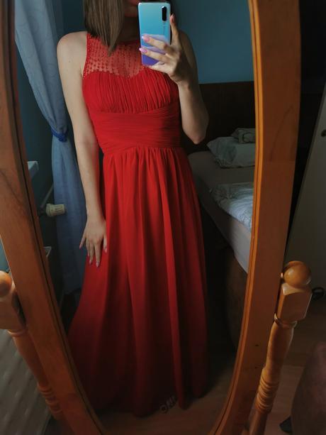 Červené šaty, s