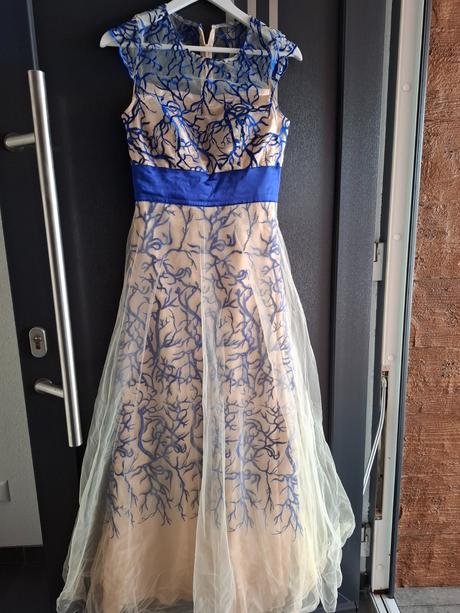 Dlhé spoločenské šaty s, s