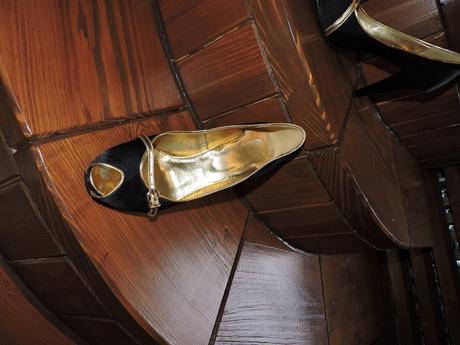 Čierno zlaté lodičky, 37