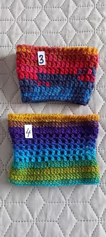 Malé háčkované návleky na kvetináče, 