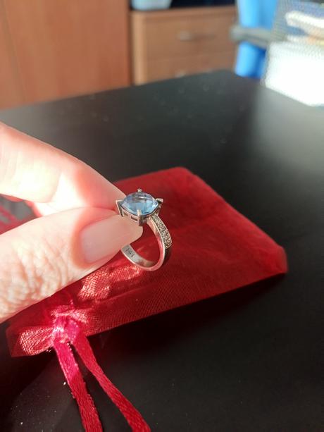 Strieborný prsteň so zirkónmi, 