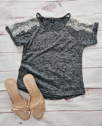 Pekné tričko s krajkou, s