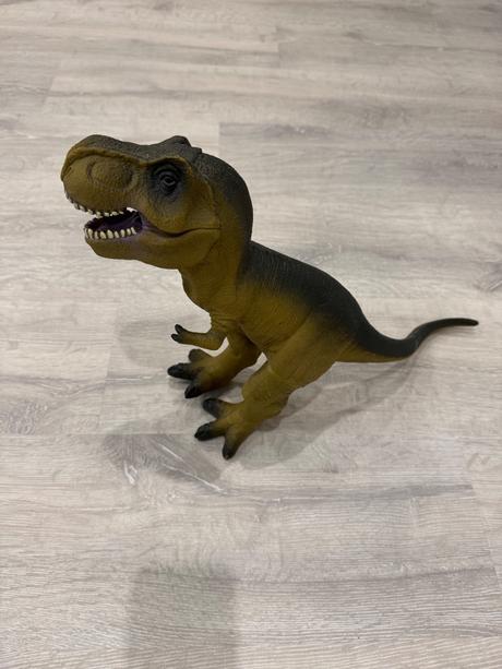 Velky gumeny dinosaurus, 