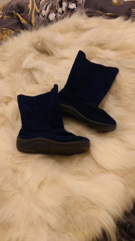 35 ročné papučky, 23