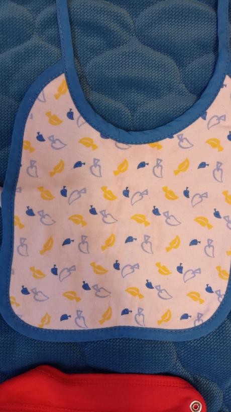 Podbradníky, slintaciky, aj vianočný, 