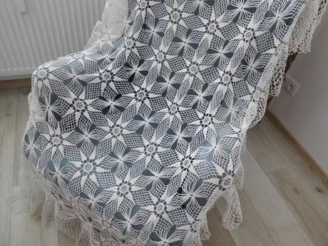 Háčkovaný obrus-150 x 170 cm, 