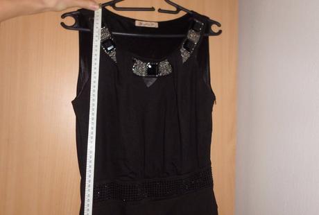 Čierne minišaty s kamienkami, s