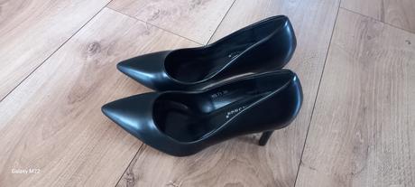 Čierne lodičky, 36