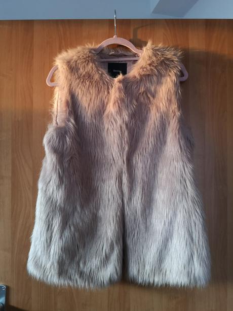 Kožušinová vestička, bershka,m