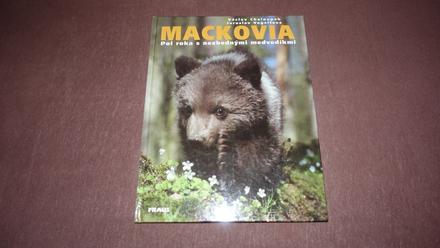 Mackovia- pol roka s nezbednymi medvedikmi,