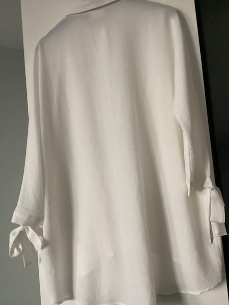 Zaujímavá blúzka, vzadu dlhšia, m