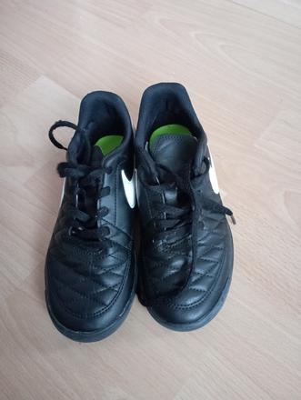 Halové tenisky, nike,33