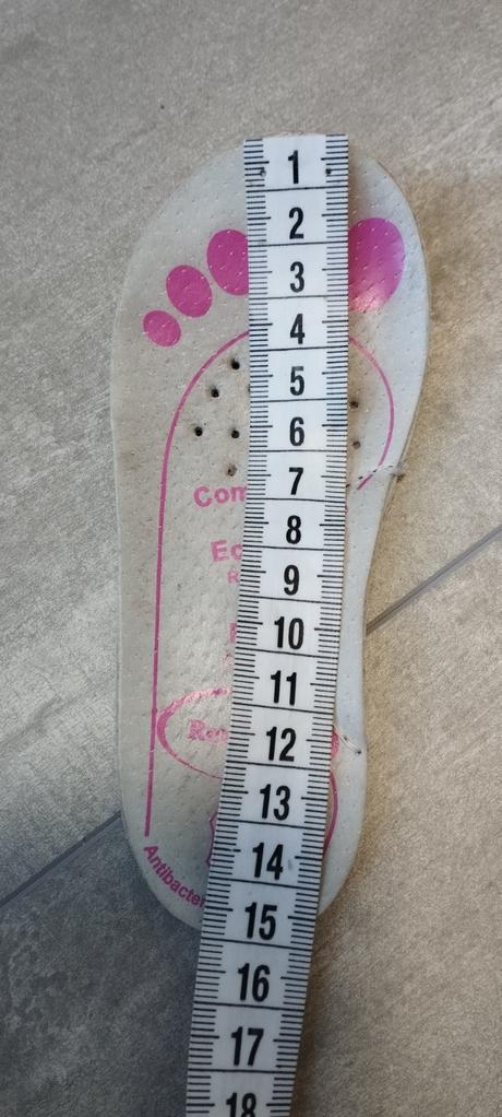 Prší plášť a gumáky, 98