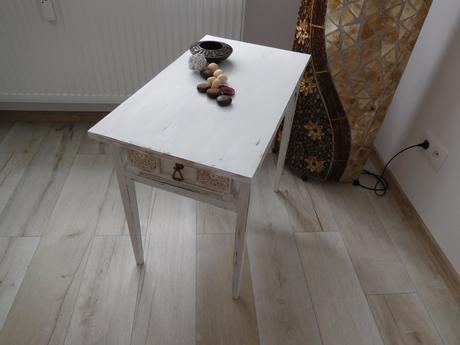 Stolík príručný drevený,, 