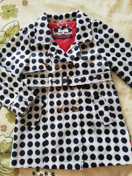 Kabátik do dažďa, 98