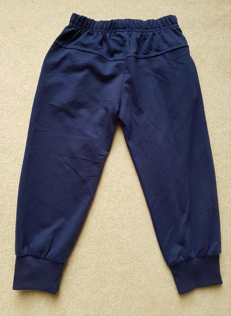 Tmavomodré tepláky, 92