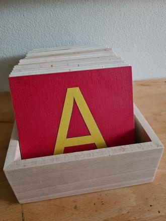 Montessori šmirgľové písmena,