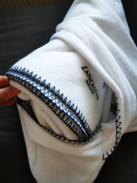 2 v 1 deka alebo vankúšik tenký biely fleece, 