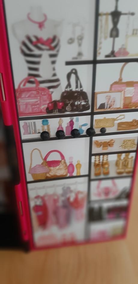 Skriňa barbie+ barbie,