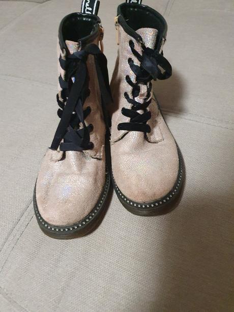 Predám vyššie tenšie topánky veľ. 34, 34
