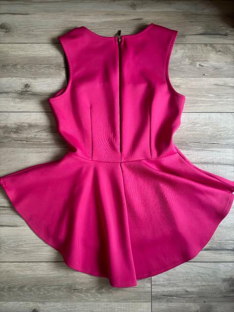 Sexi peplum top so sietkovanou aplikáciou, s