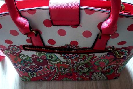 Kvietkovaná bielo ružová kabelka na zips,