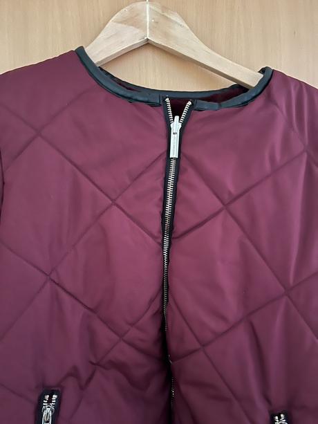 Bordová bunda do pásu, s