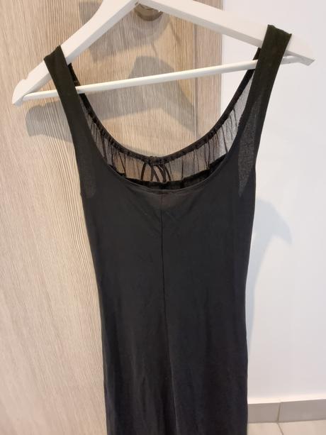 Čierne priliehavé šaty, m