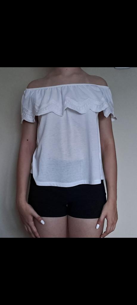 Top s odhalenými ramenami a volánom, h&m,s
