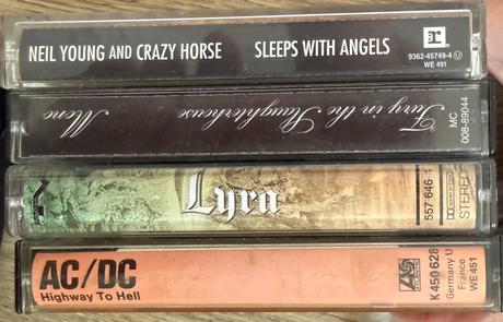 Audiokazety ac/dc neil young crazy horse lyra, 