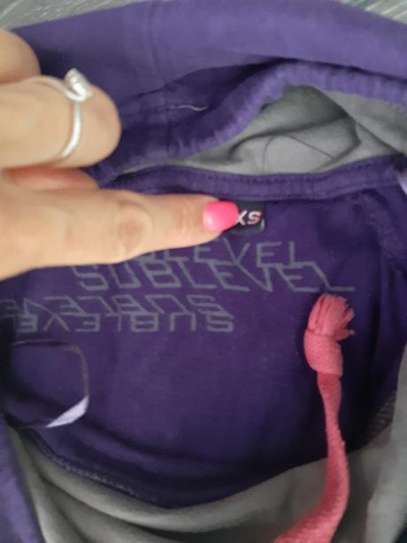 Tenšia zaujímavá mikina, xs