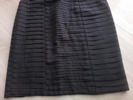 Zaujimave cierne saty, 40