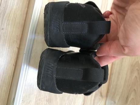 Cierne tenisky, nike,27