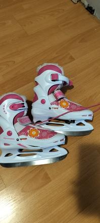 Dievčenské ľadové korčule, 31